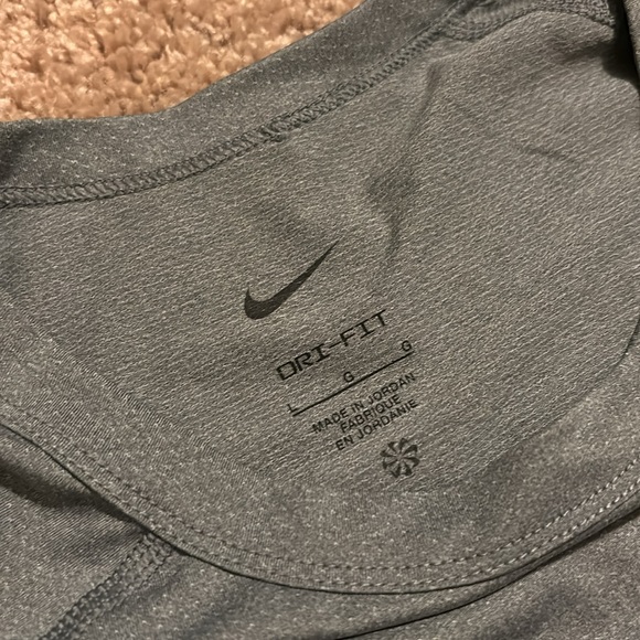Nike Dri-Fit Trainjng shirt - Picture 2 of 3